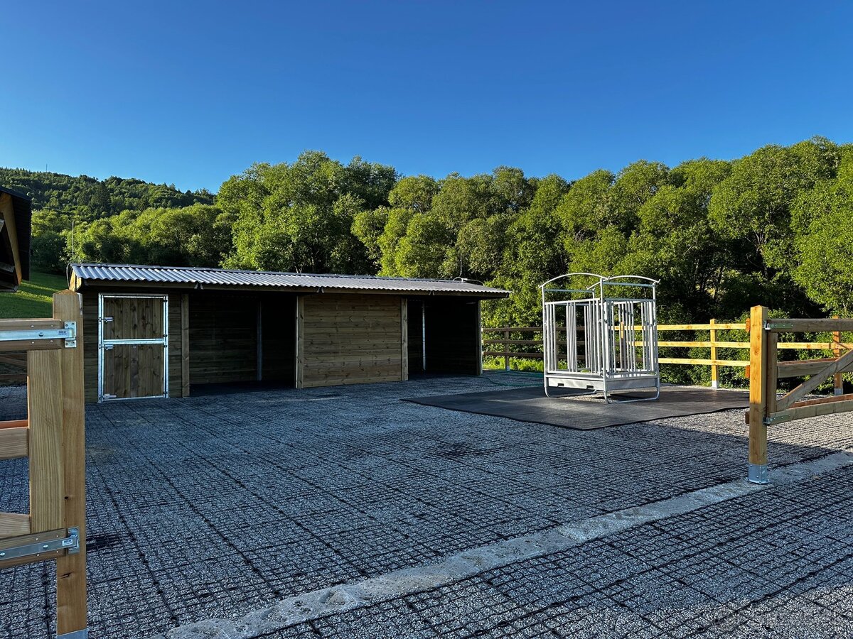 Zatrávňovače do výbehov, padokov, proti blatu