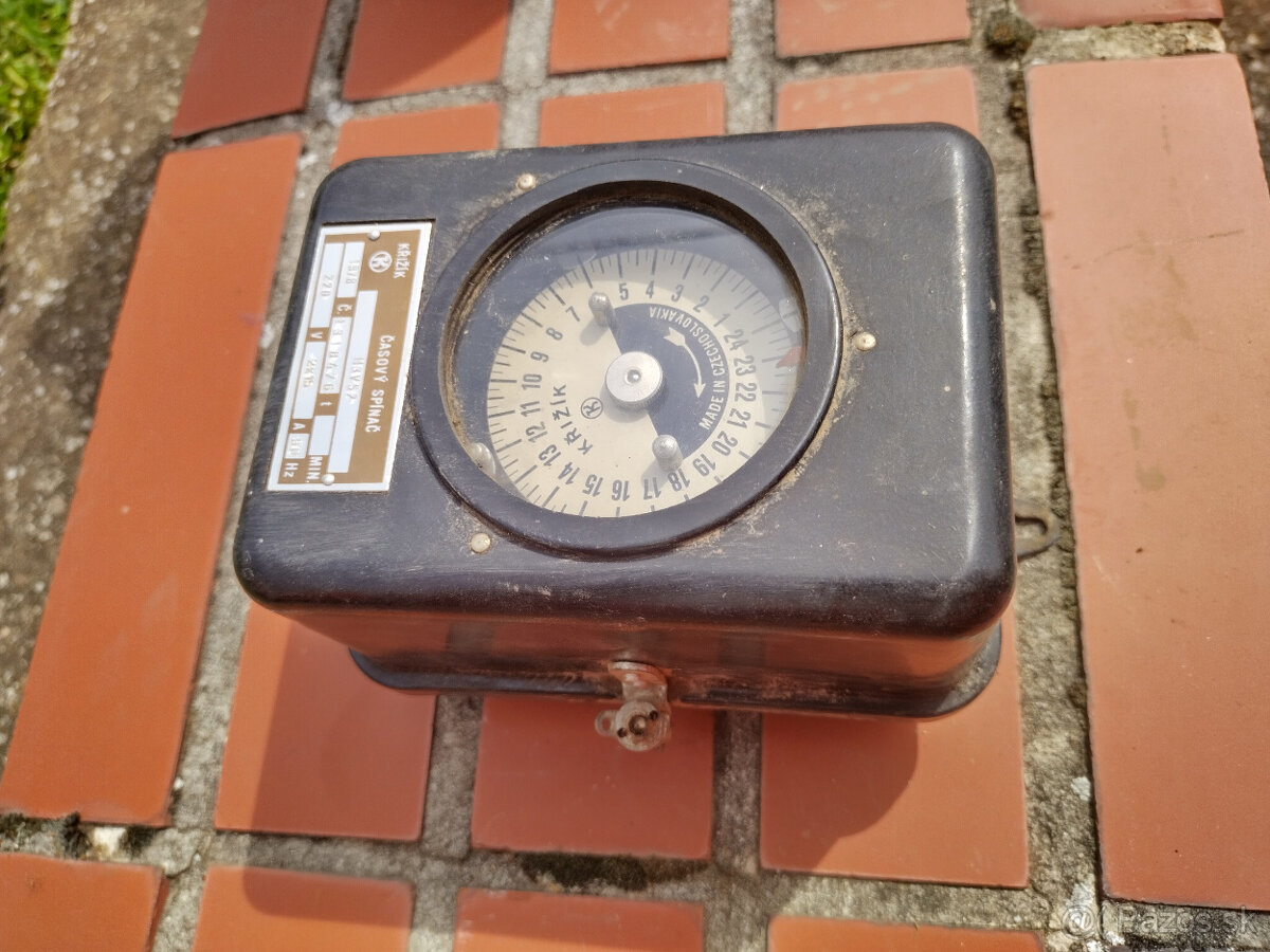 Časový spínač / spínače