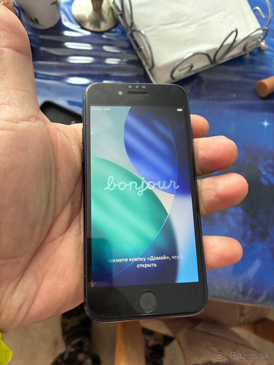 Predám iPhone se 2022 plne funkčný