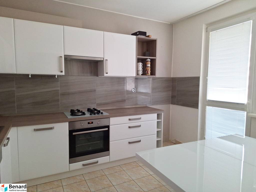 3 IZBOVÝ REKONŠTRUOVANÝ BYT, LODŽIA, KOŠICE, SÍDLISKO KVP