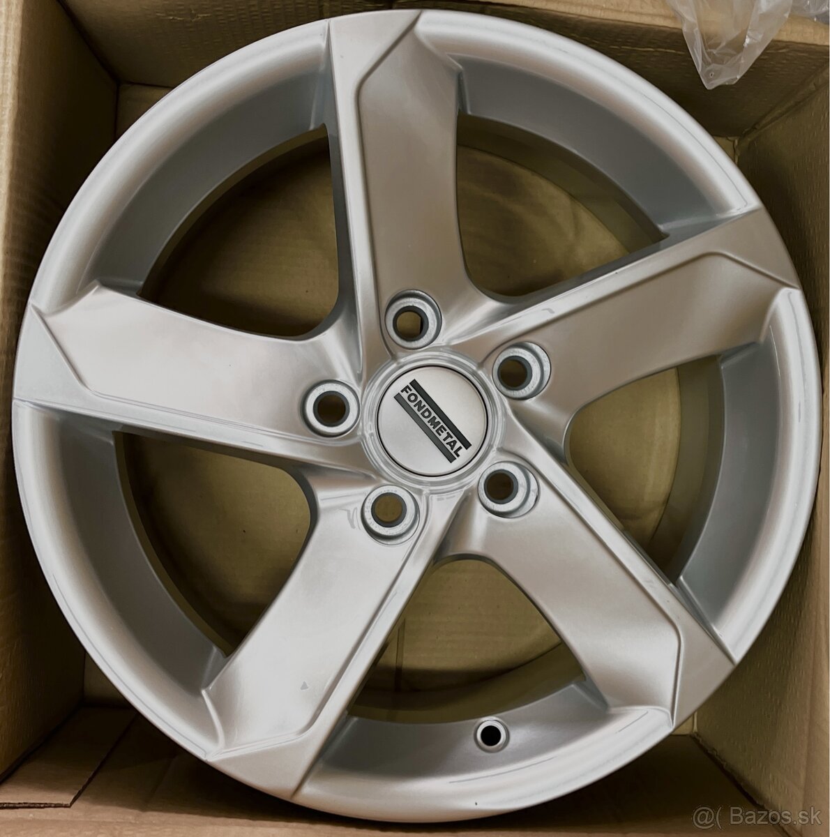 5x114,3 R16 7J ET45 Fondmetal 7900 Glossy silver