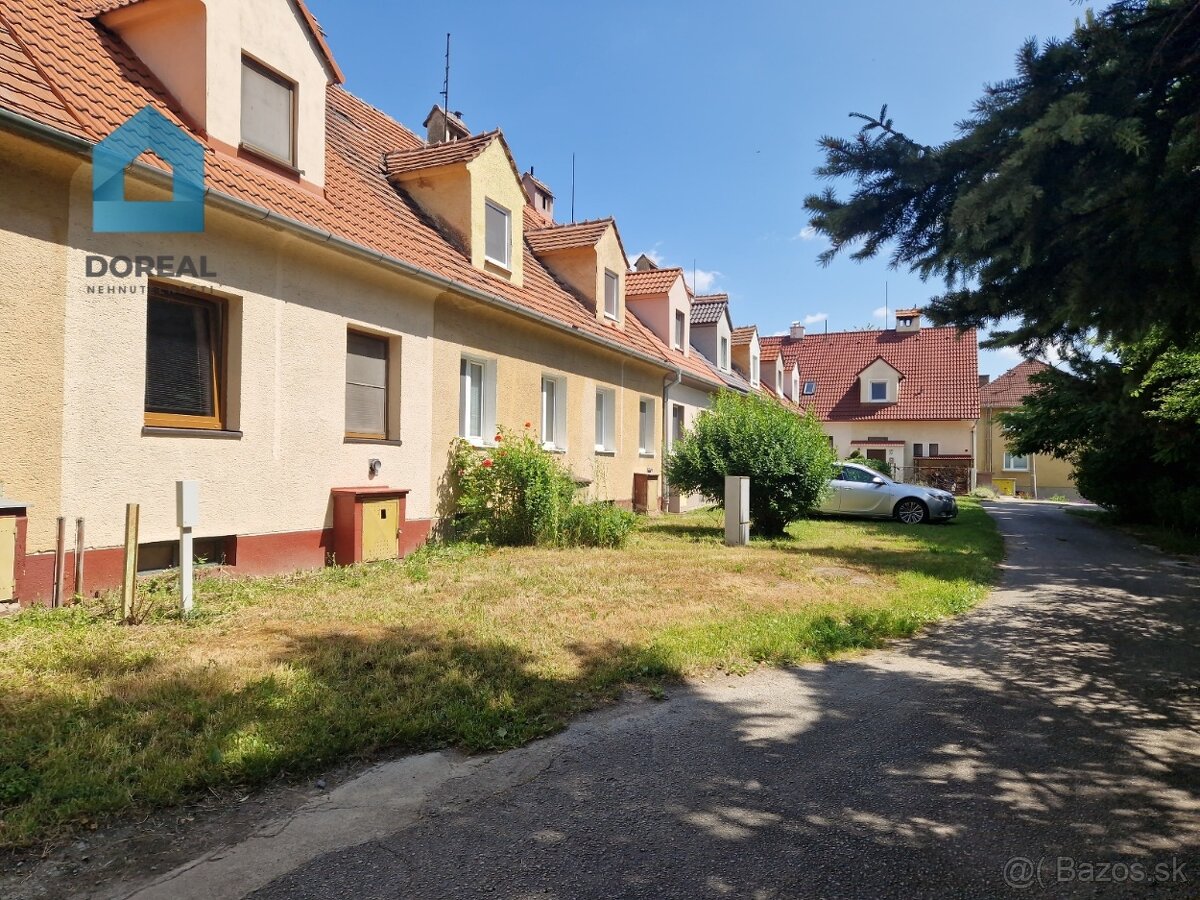 REZERVOVANÝ /RADOVÝ RD V SENICI, mestská časť KOLÓNIA