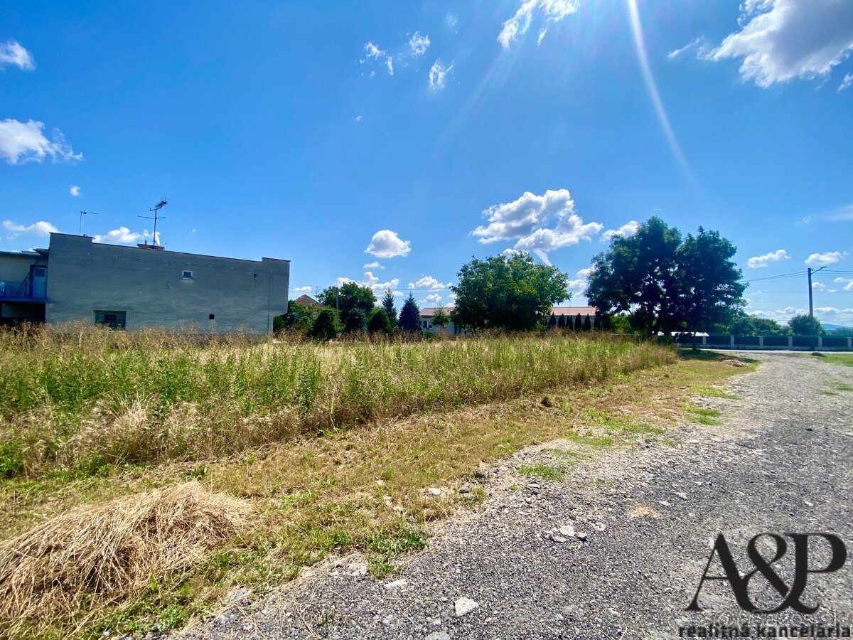 NA PREDAJ POZEMOK PRE VÝSTAVBU RODINNÉHO DOMU, 550 M2, DOJČ,