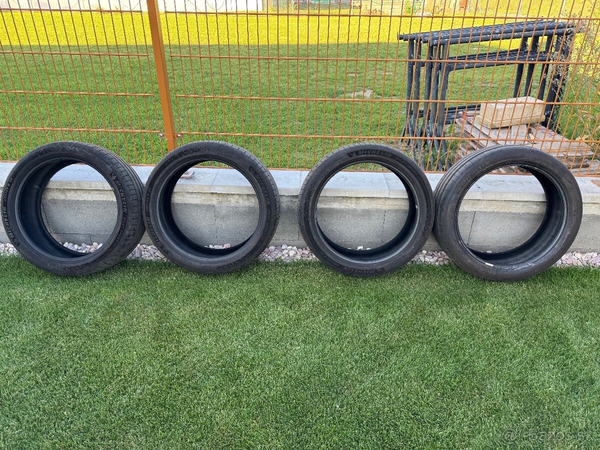 MICHELIN PILOT SPORT EV AO 235/45 R20