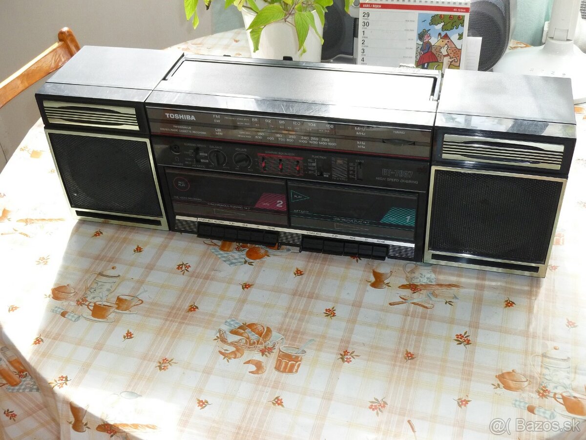 Predám rádiomagnetofón TOSHIBA RT-7037