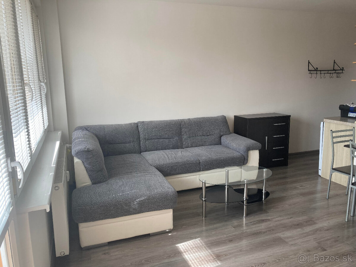 Prenájom dvojizbového bytu v Trenčíne voľný od 1.1.2026