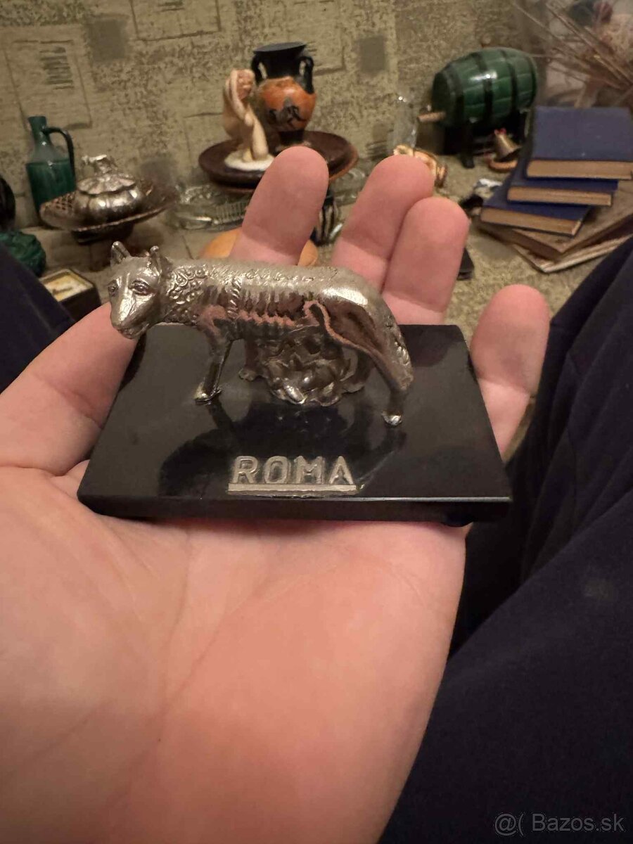 Kovová replika sochy vlčice z Kapitolu v Ríme z 30. až 60. r