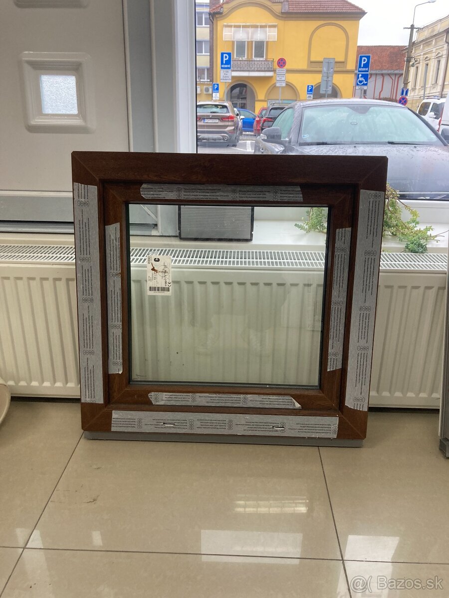 Plastové okno 700x670mm