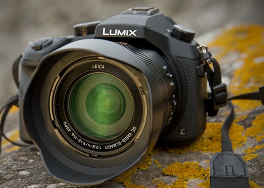 Panasonic Lumix FZ1000 + 2x orig. batéria + brašňa