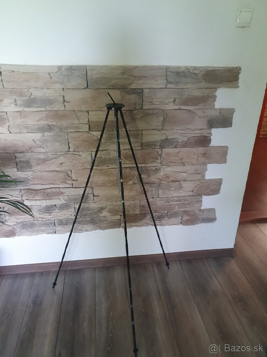 Predam novu TROJNOZKU na kotlik,dlzka 120 cm