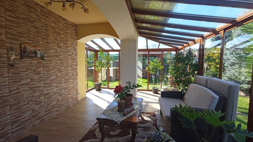 Novinka Rodinný dom s bazénom v lukratívnej lokalite - Nitr