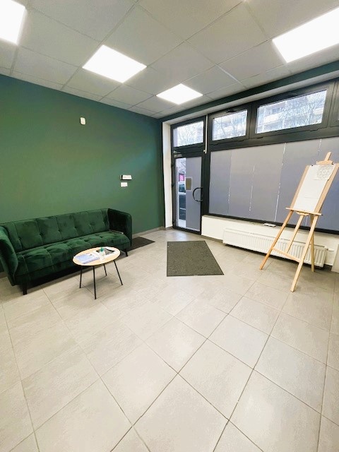 Prenájom / Obchodný priestor v centre Malaciek, 50 m2.