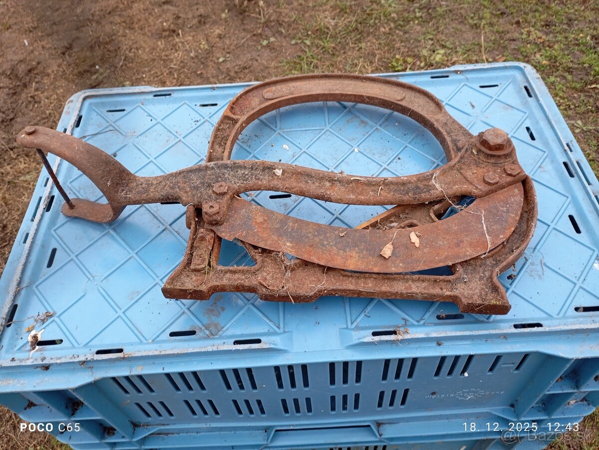 Stará rezačka noznicova