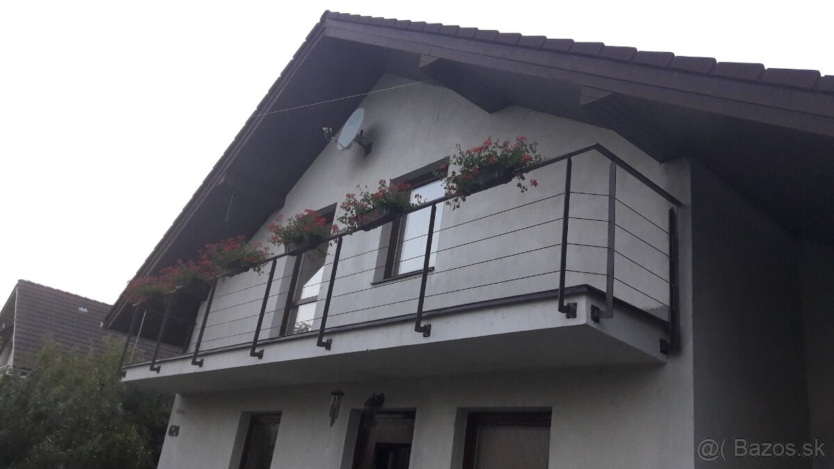 NA PREDAJ KOMFORTNÝ 4 IZBOVÝ RODINNÝ DOM S GARÁŽOU OŽĎANY