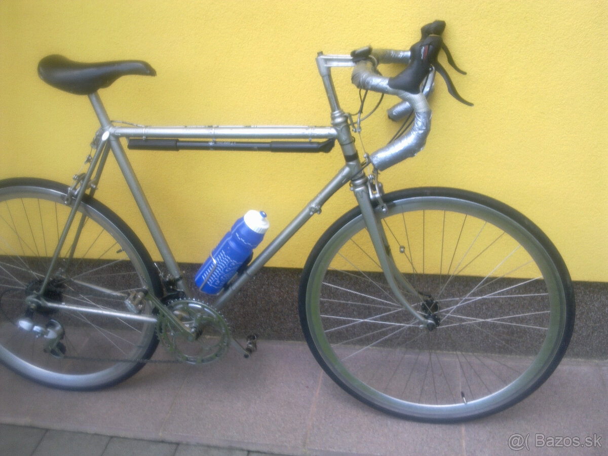 športovy cestný bicykel