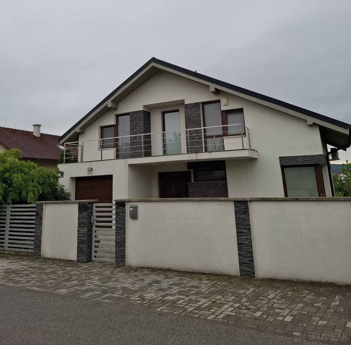 EXKLUZÍVNE, atraktívny rod.dom na peknom 10,9á pozemku