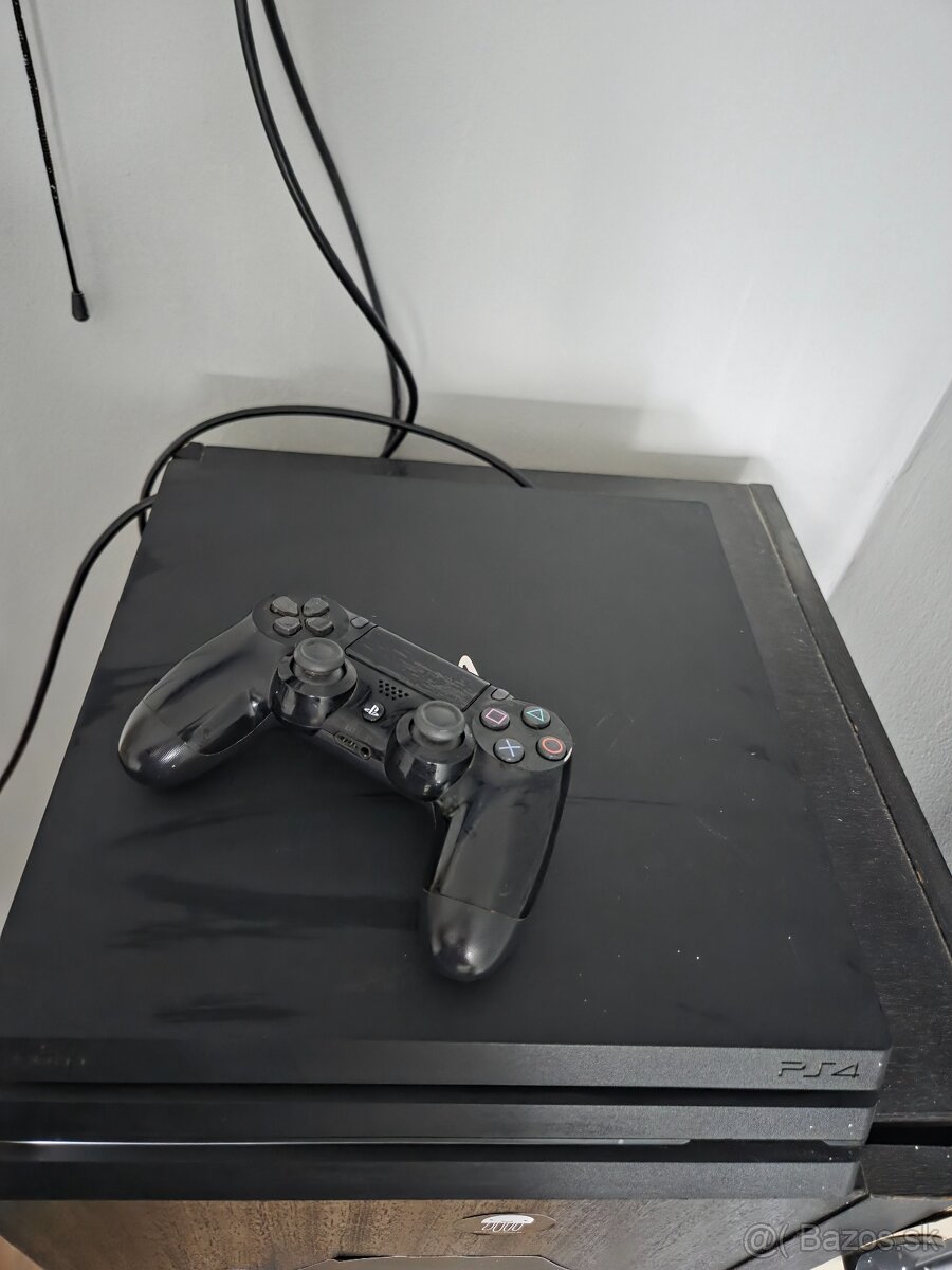 Predám Ps4 Pro 1 Tb