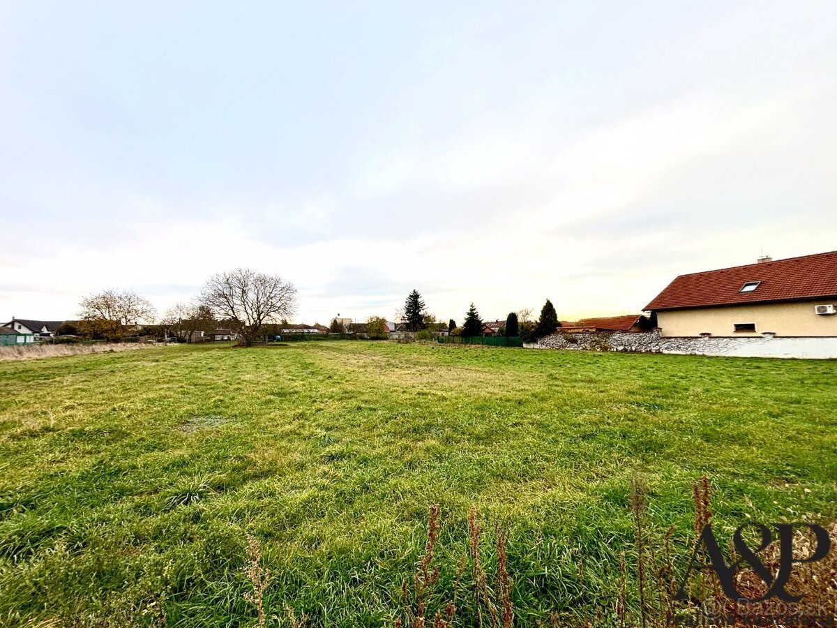NA PREDAJ POZEMOK PRE VÝSTAVBU RODINNÉHO DOMU, 810M2, SENICA