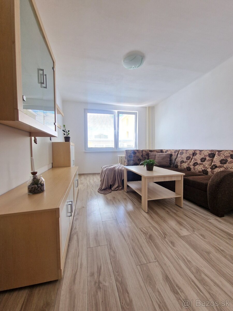 Štýlový 2-izbák s dvomi balkónmi na Juhu – Topoľčany