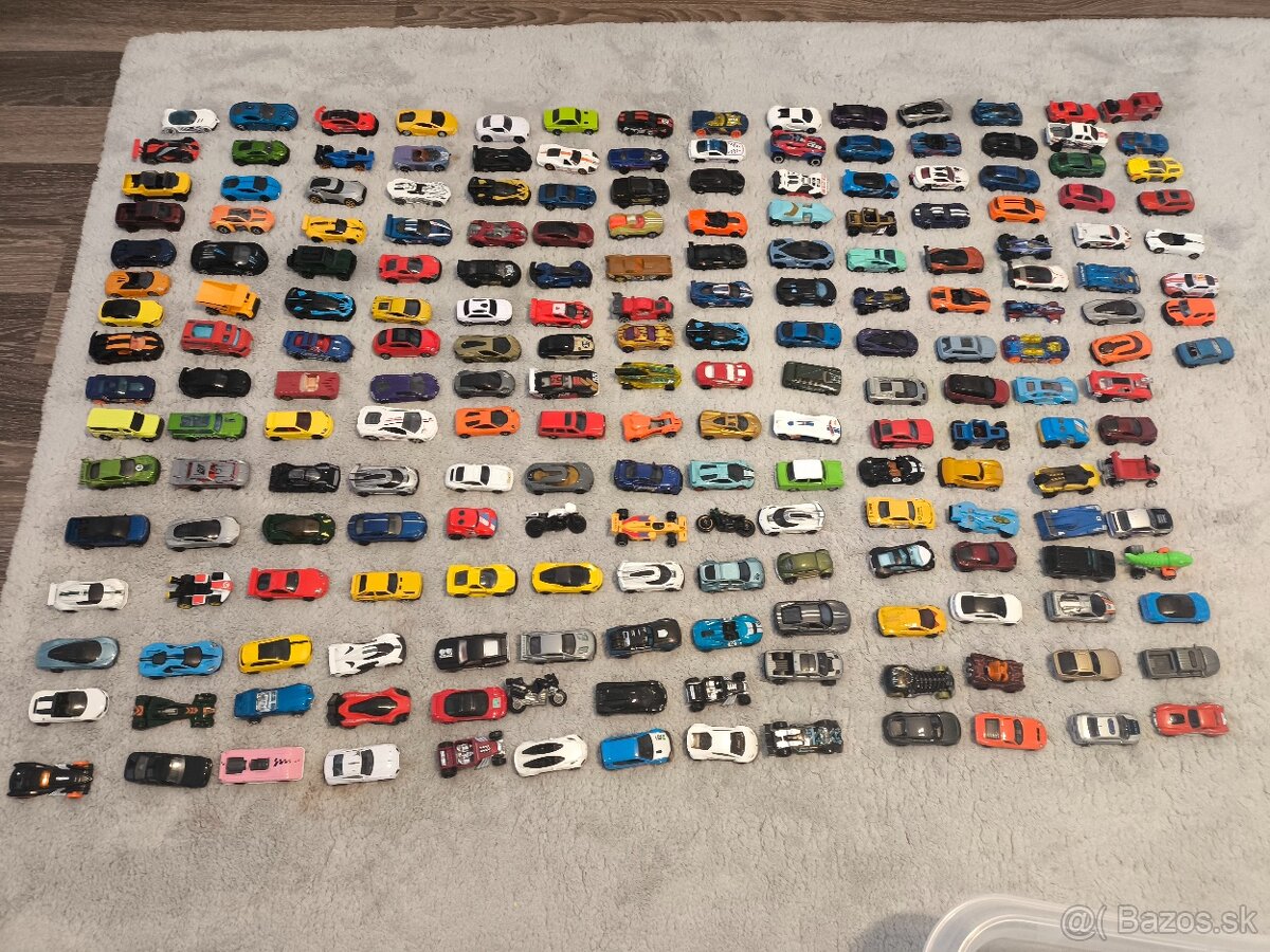 216 ks Hotwheels - iba v celku