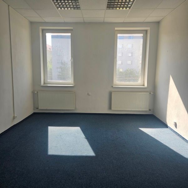Na prenájom - kancelársky priestor 48,9m², Radlinského, Brat