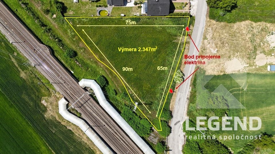 Slnečný stavebný pozemok v Tr.Bohuslaviciach - 2.347m2, IS
