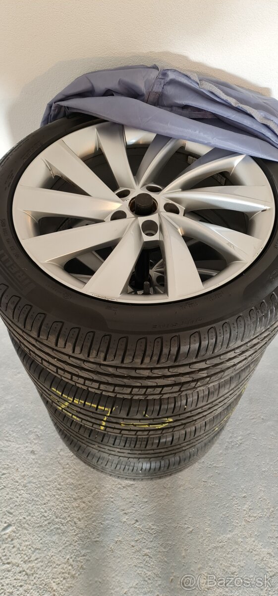 Alu disky škoda + letné pneu R18 235/45