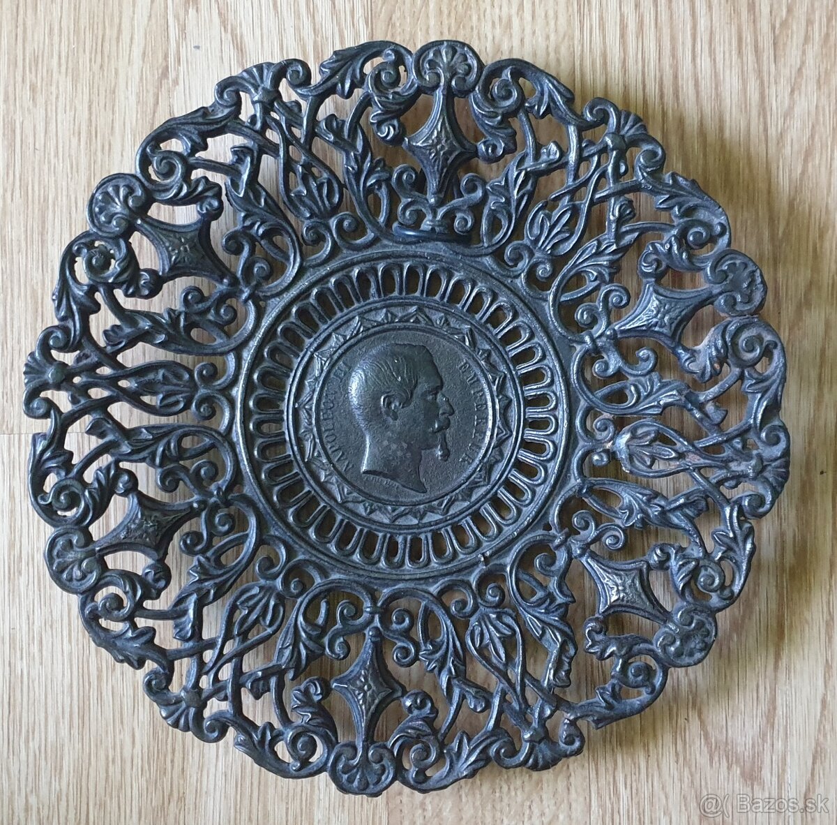 Starožitný liatinový tanier - vyše 170 . ročný