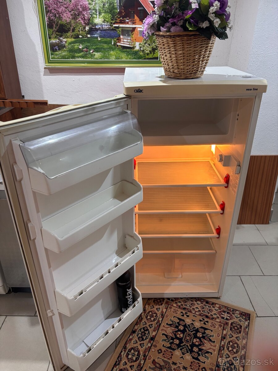 Calex ….. chladnička s mrazničkou