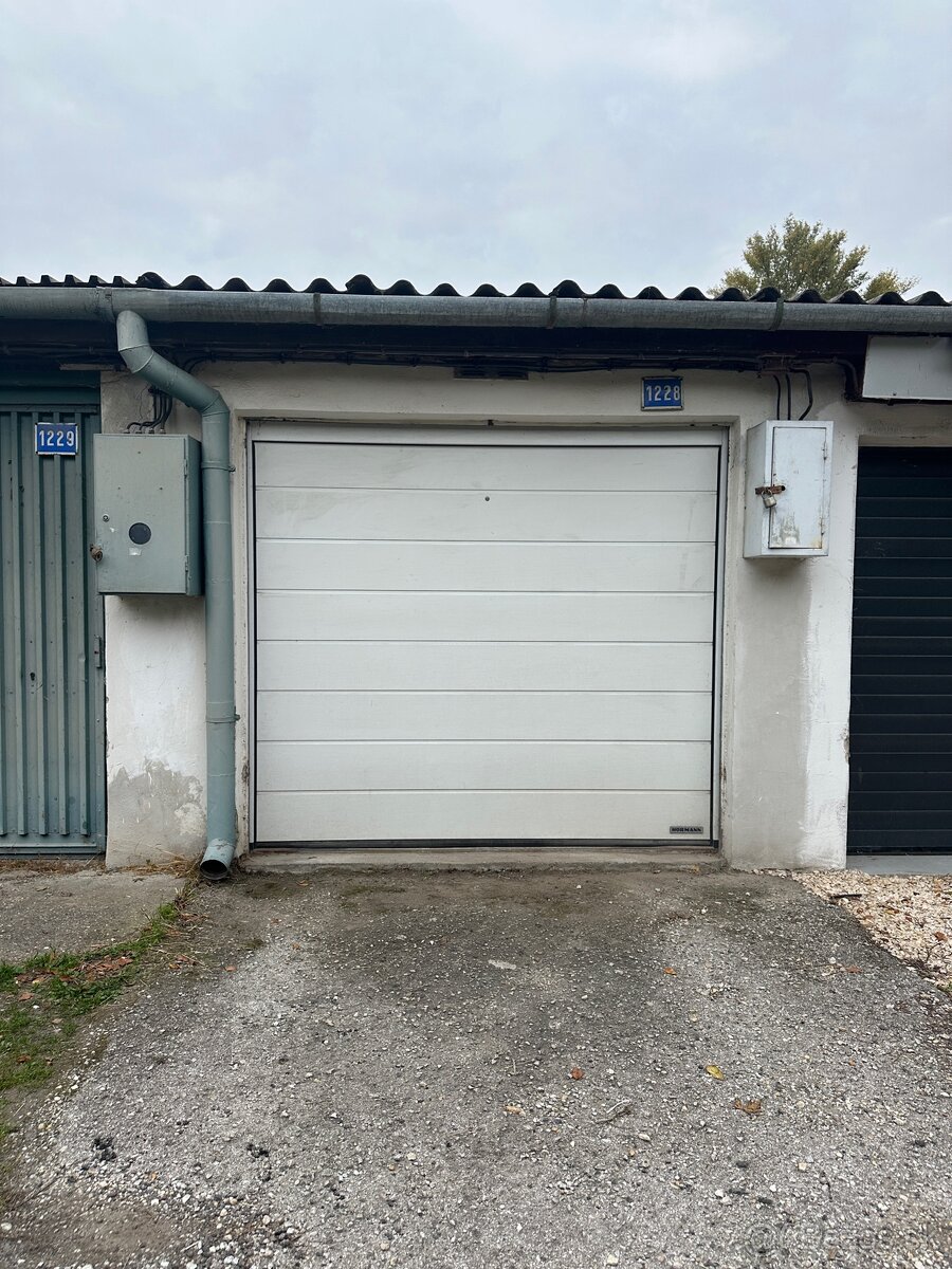 Prenájom garáže Komárno