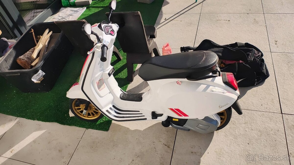 Detska elektricka motorka Vespa