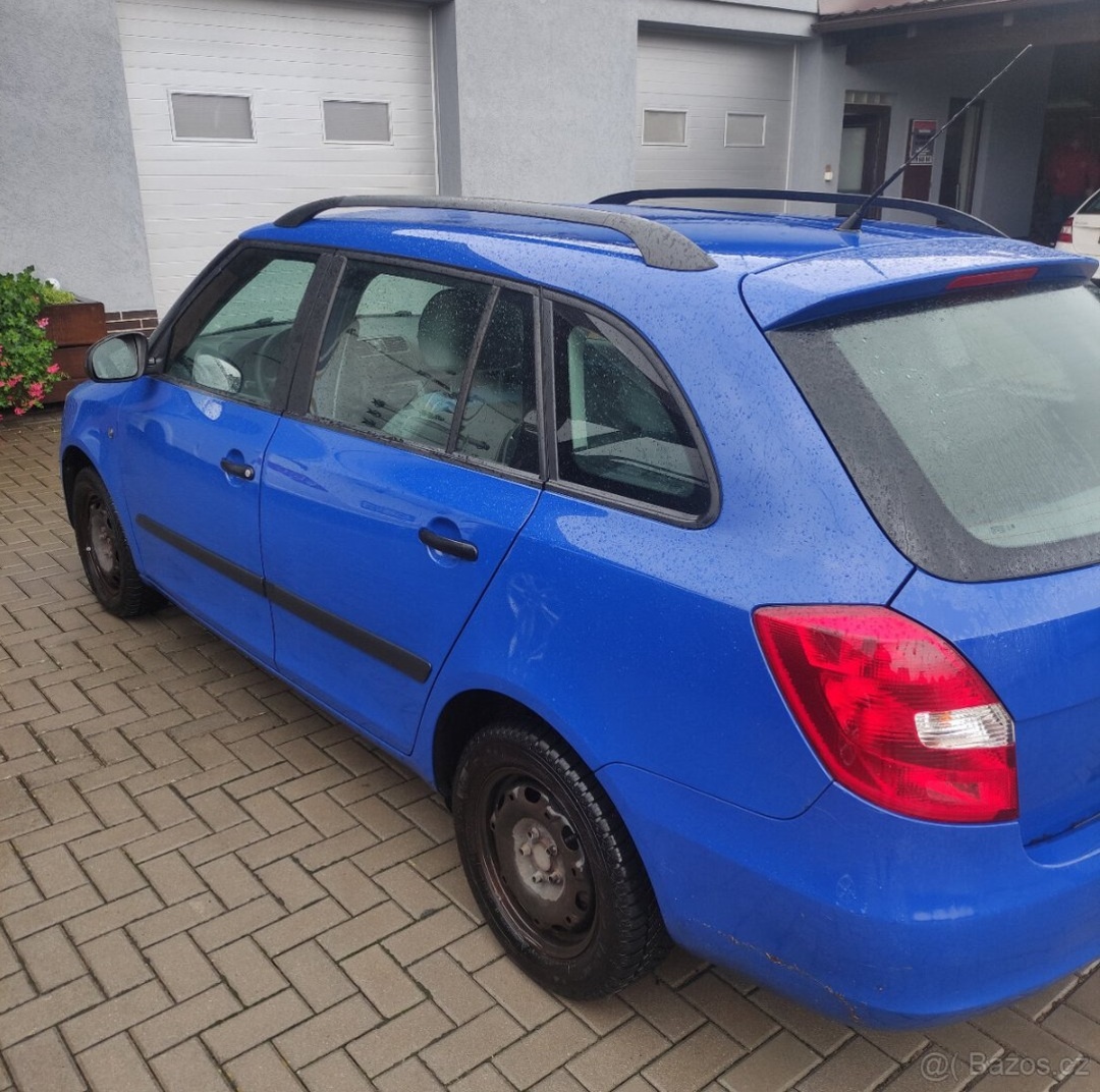 Skoda Fabia 2 1.4 MPI kombi modrá