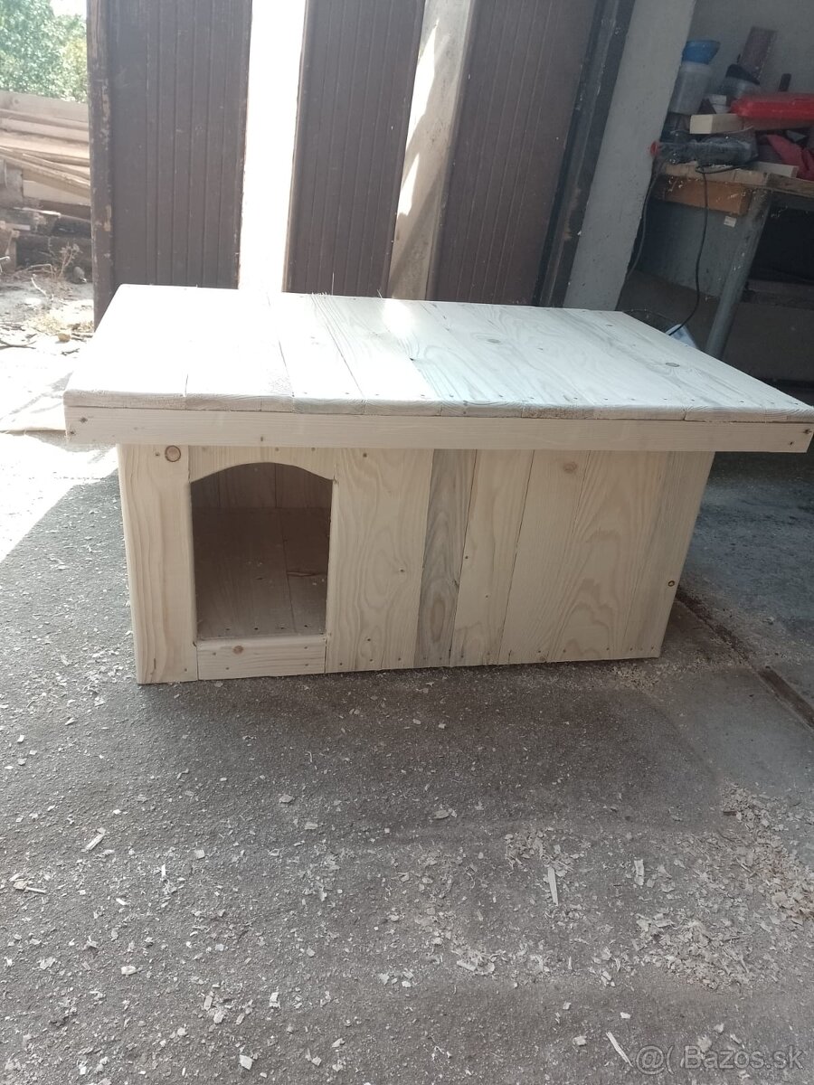 Búda pre menšieho psa o hmotnosti cca 10-15 Kg