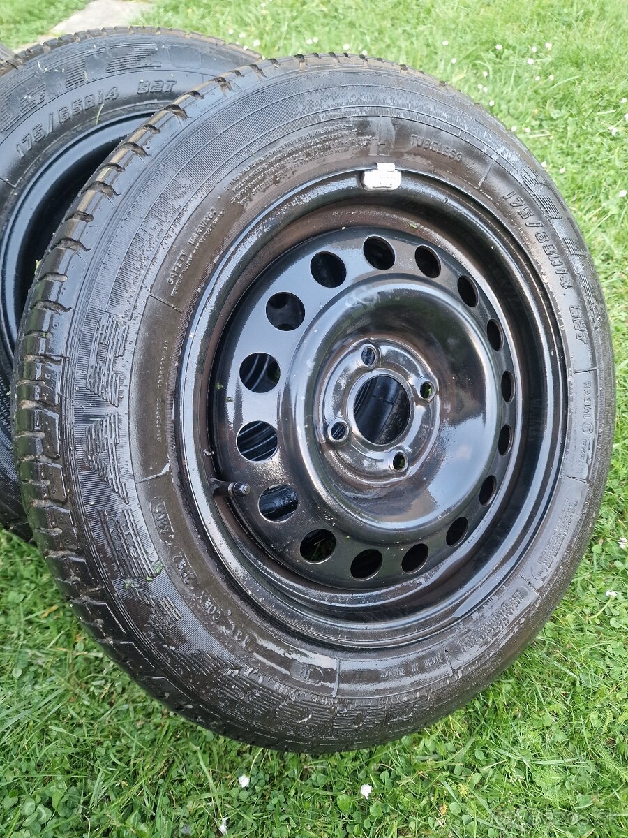 Plechové disky s pneumatikami 175/65 R14