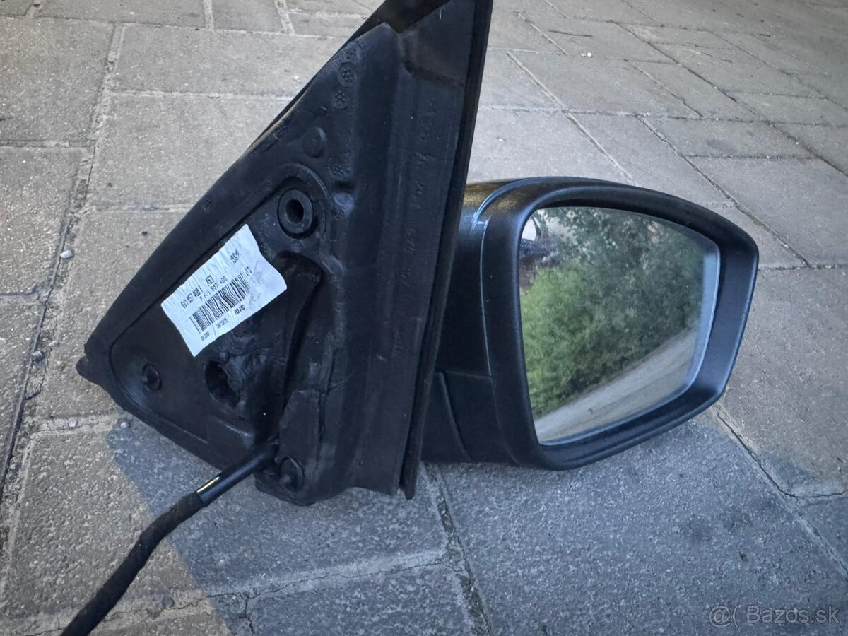 Predám spätné zrkadlo Octavia 3