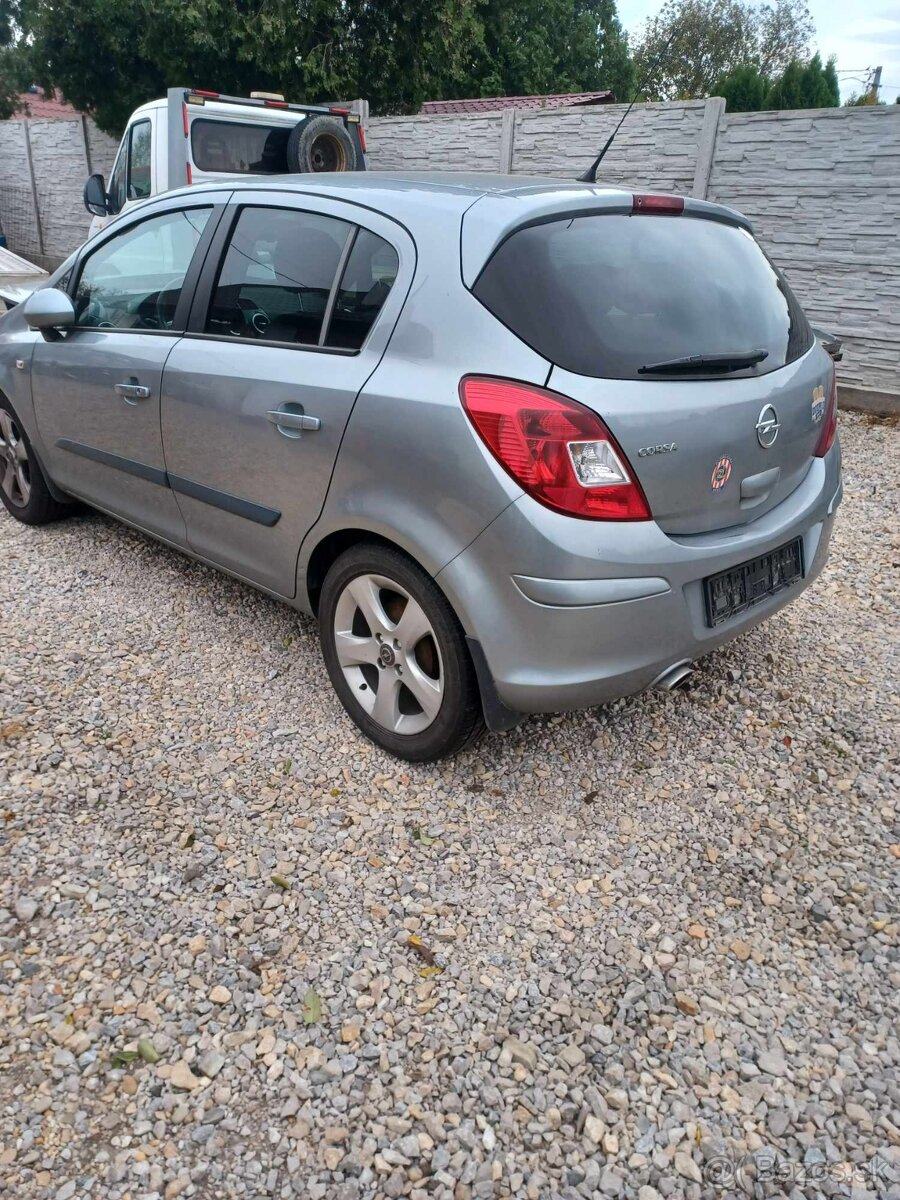 Rozpredám Opel Corsa D 1.2 63kw A12XER 2012
