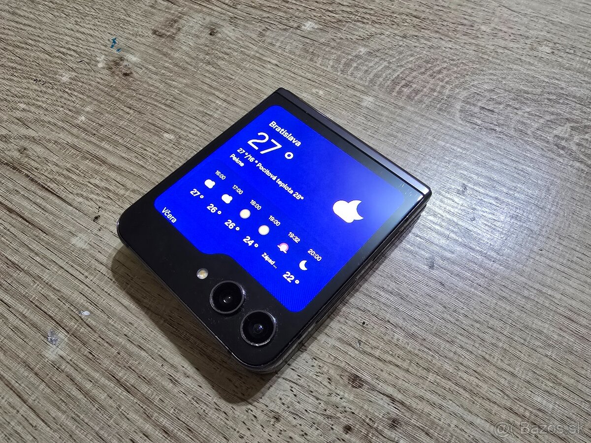 Samsung flip 5 256gb plnefunckny ma len velmi jemne znamky p