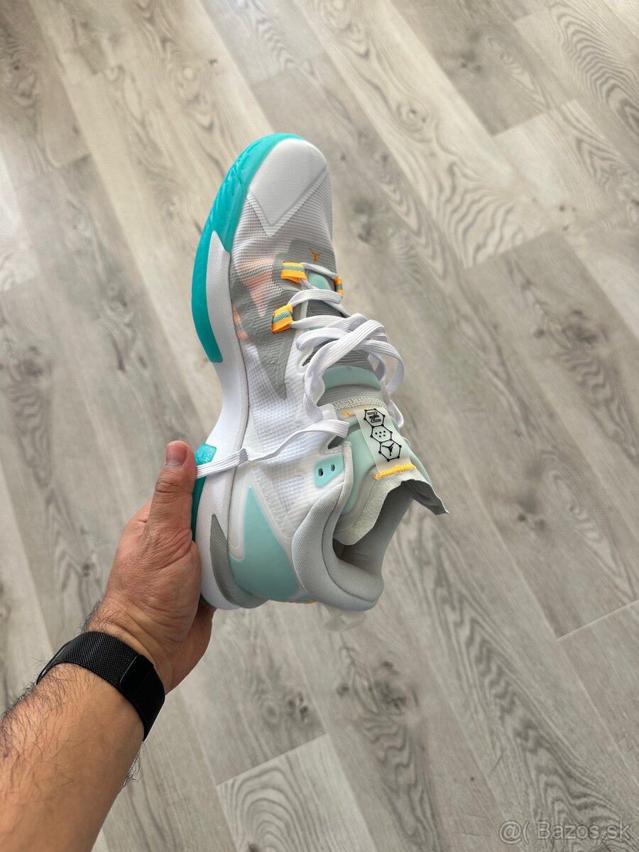 Nike Jordan Zion 1 - DA3130-101 - veľkosť 44 (Čisto nové)