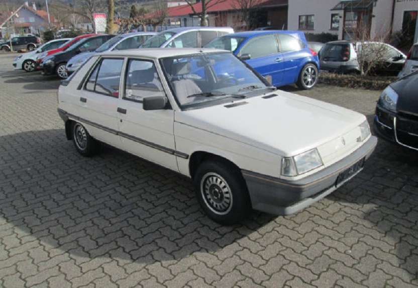 Rozpredám Renault 11 1,6 GTD 40kw rv.1993 na nahradné diely
