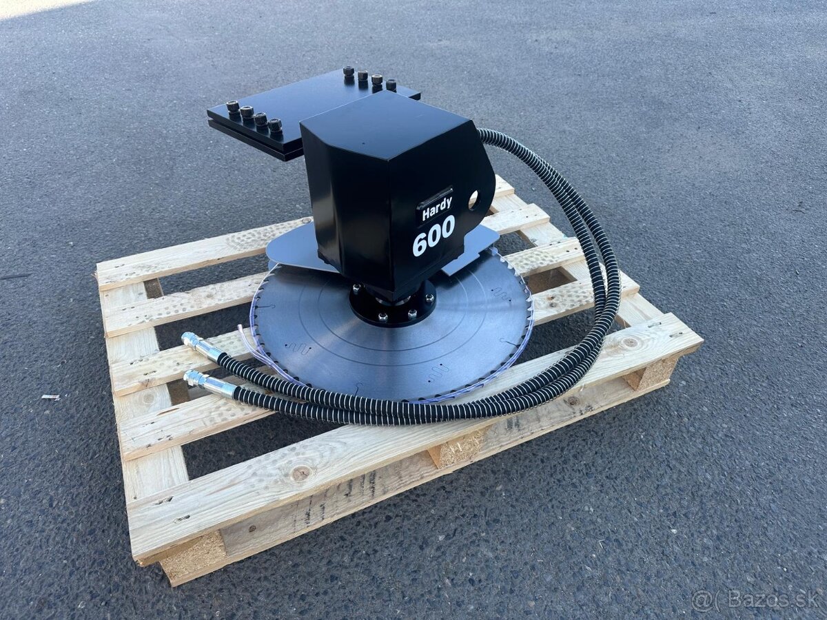Hydraulická píla na stromy a porasty
