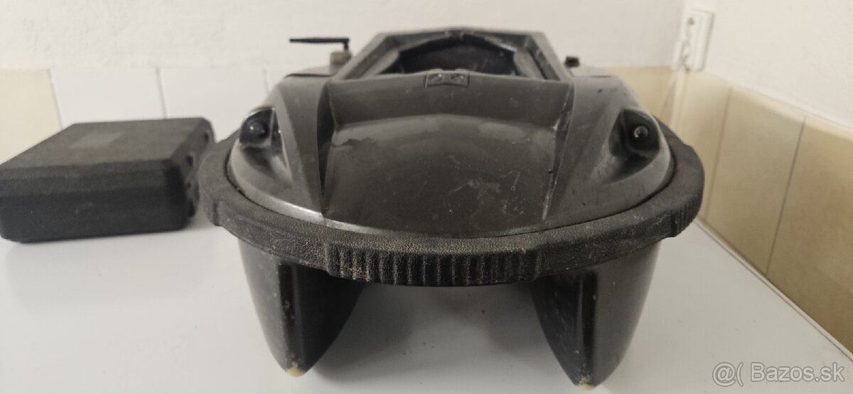 Zavažacia lodka carpscout