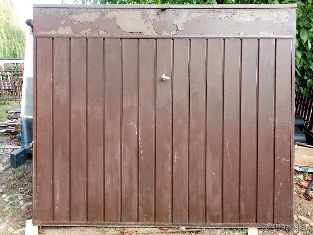 Predám 2kus garážové brány.