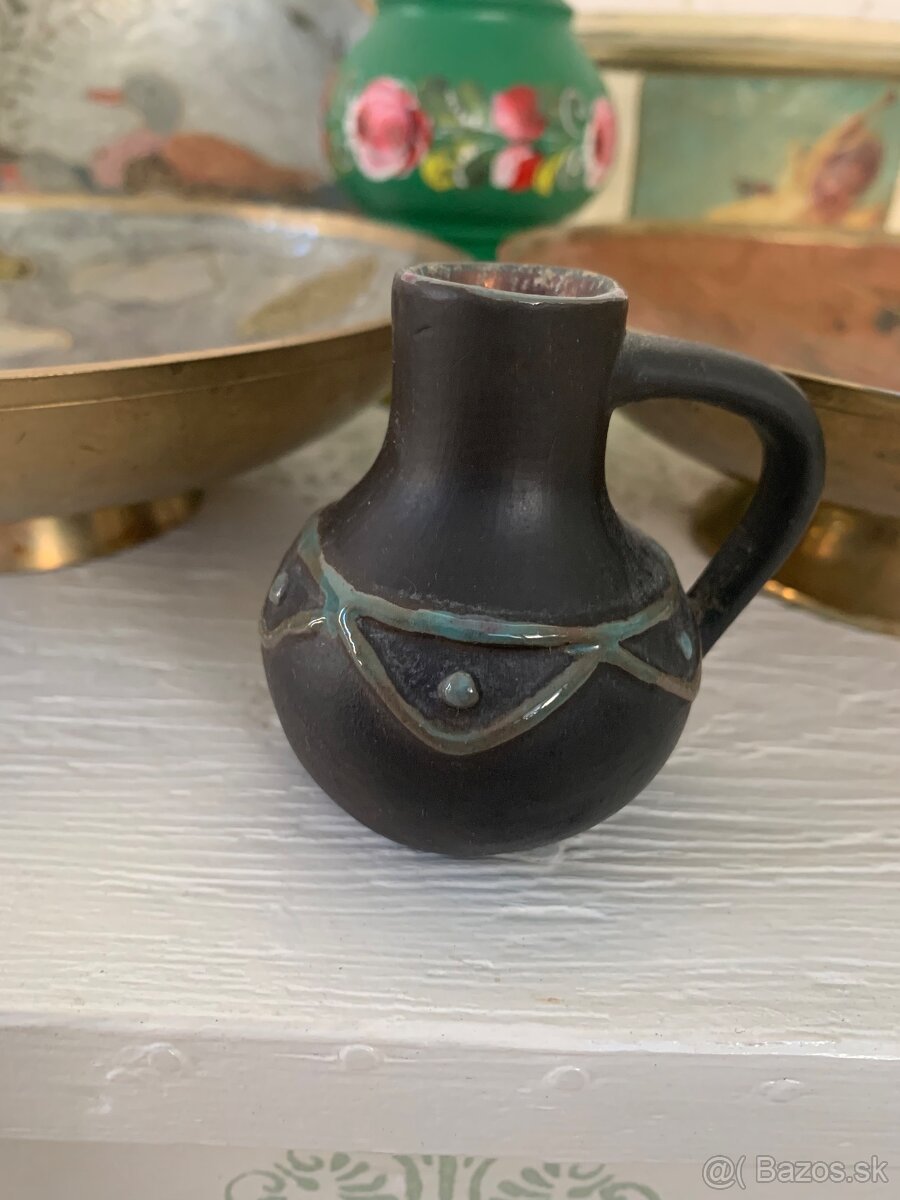 Krásna stará mini vázička