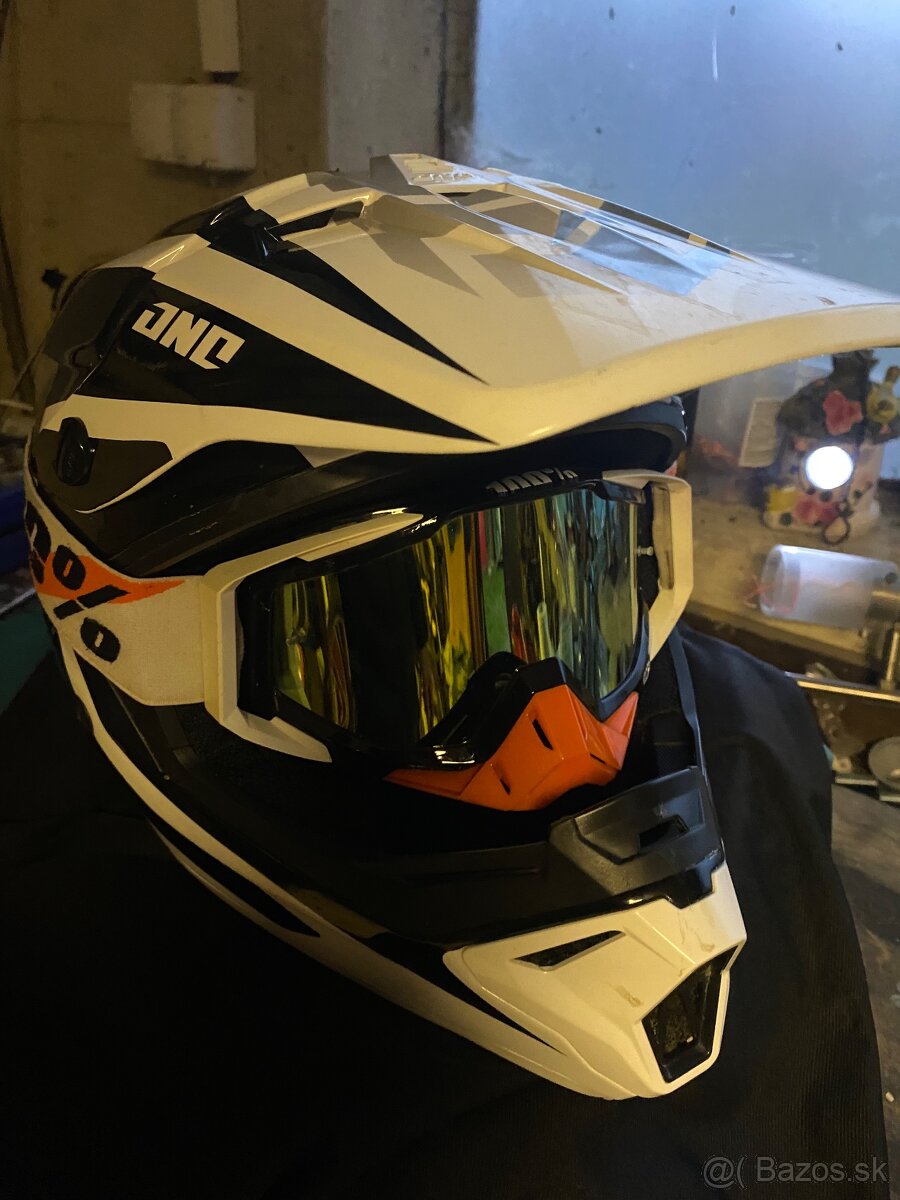 JNC prilba