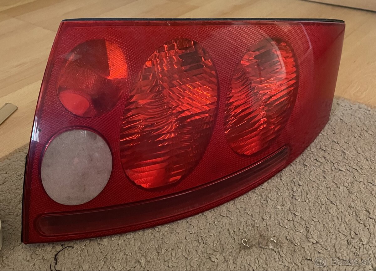 Zadné pravé svetlo Audi tt 8n