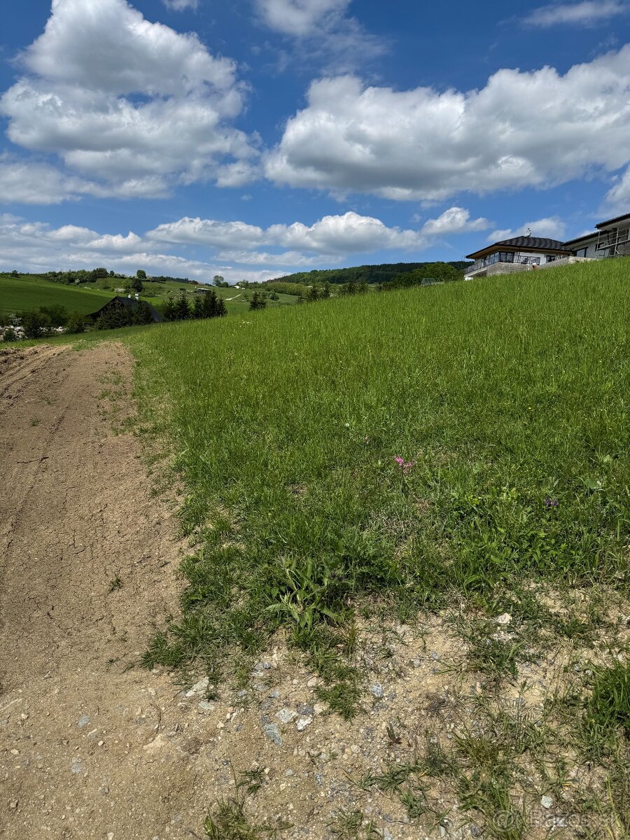 Pozemok pre rodinný dom vo výhľadávanej lokalite /1057,5 m2/