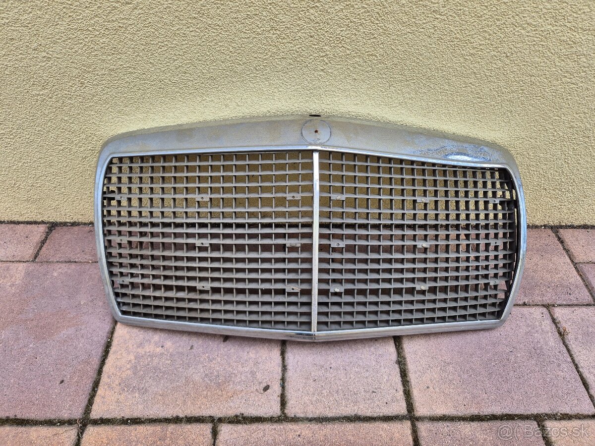 Mercedes W115 maska