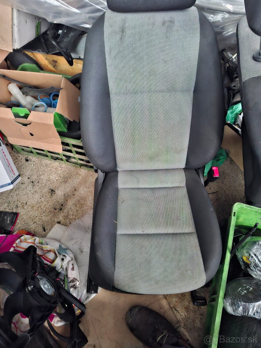 Škoda Fabia 2 Sedačky