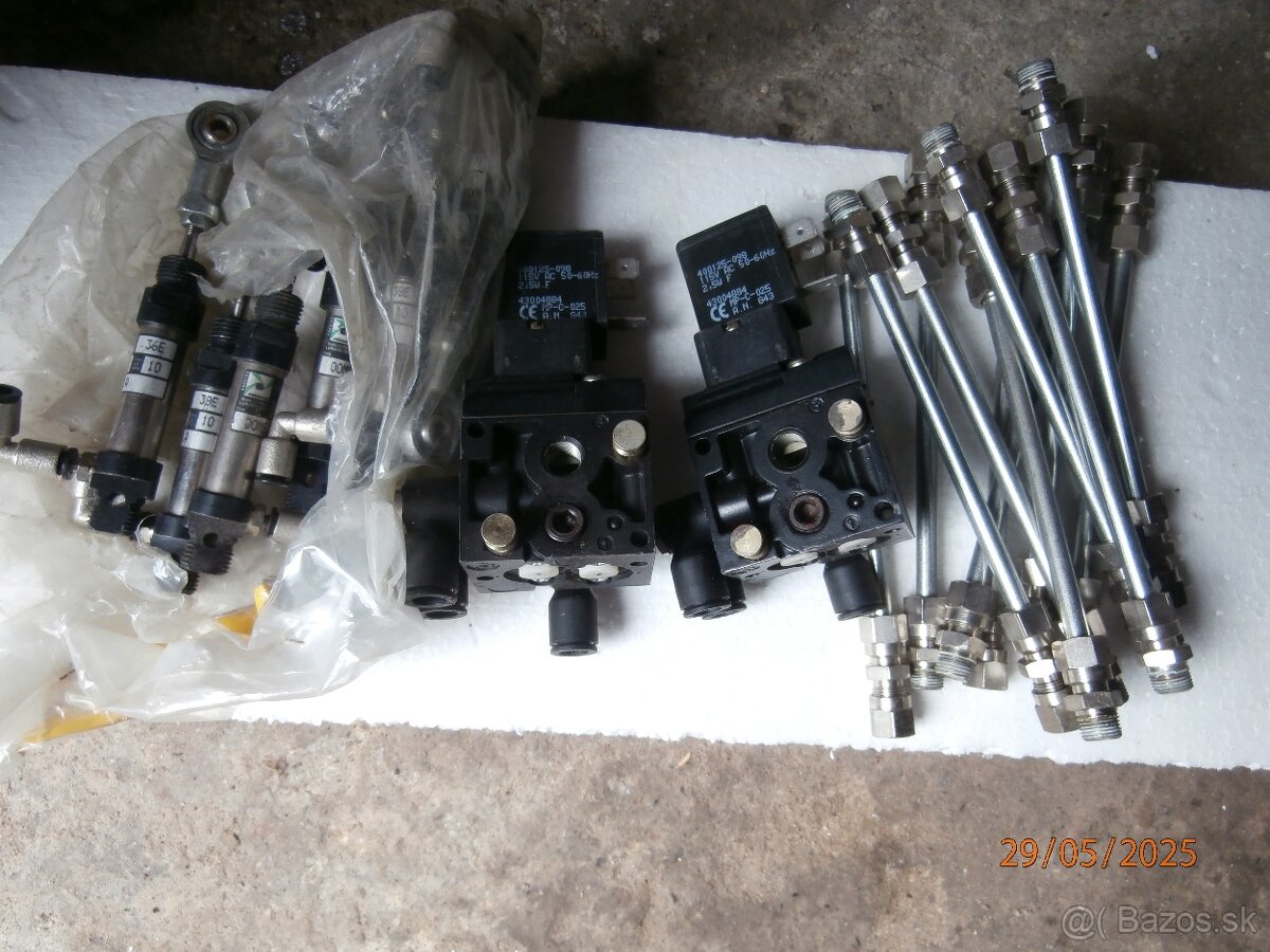 Pneumatické ventily na 115V,piesty,trubky.