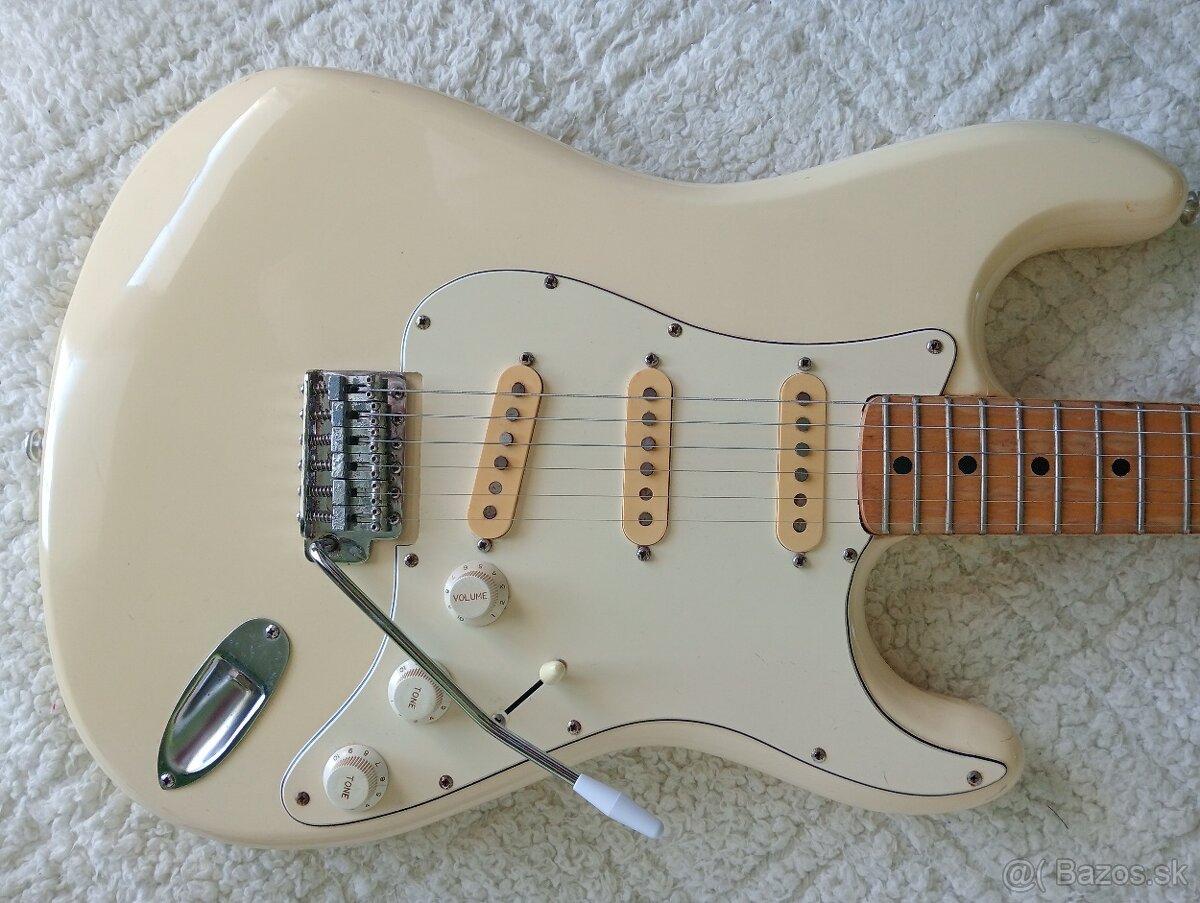 52 až 55 ročná vintage Maya Stratocaster (70. roky) - Japan